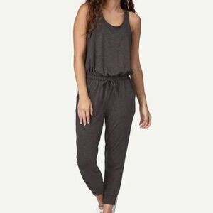 Patagonia Women’s Seabrook Jumpsuit Small burgundy heather